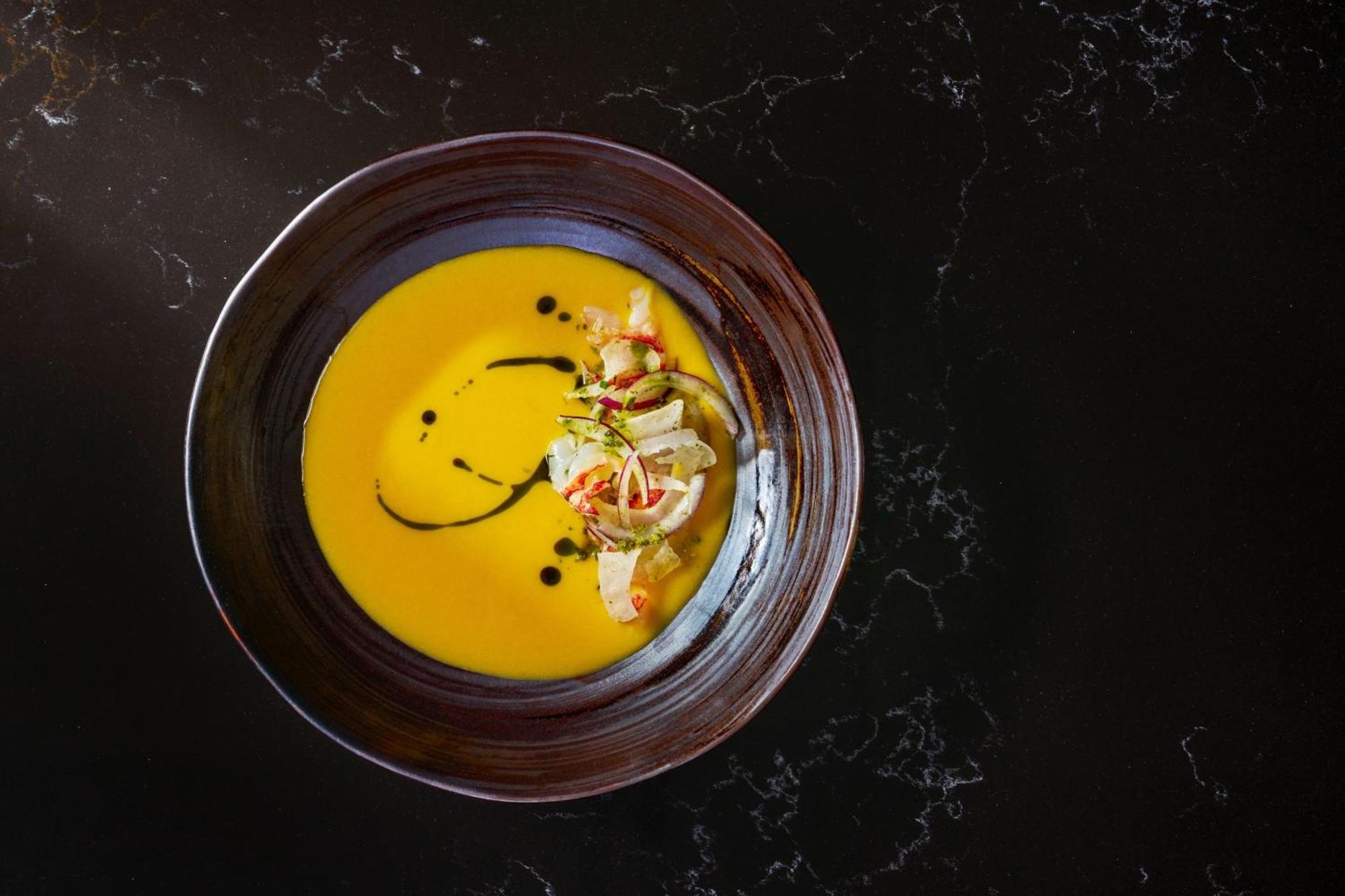 W Singapore - Sentosa Cove Kültér fotó A bowl of carrot soup