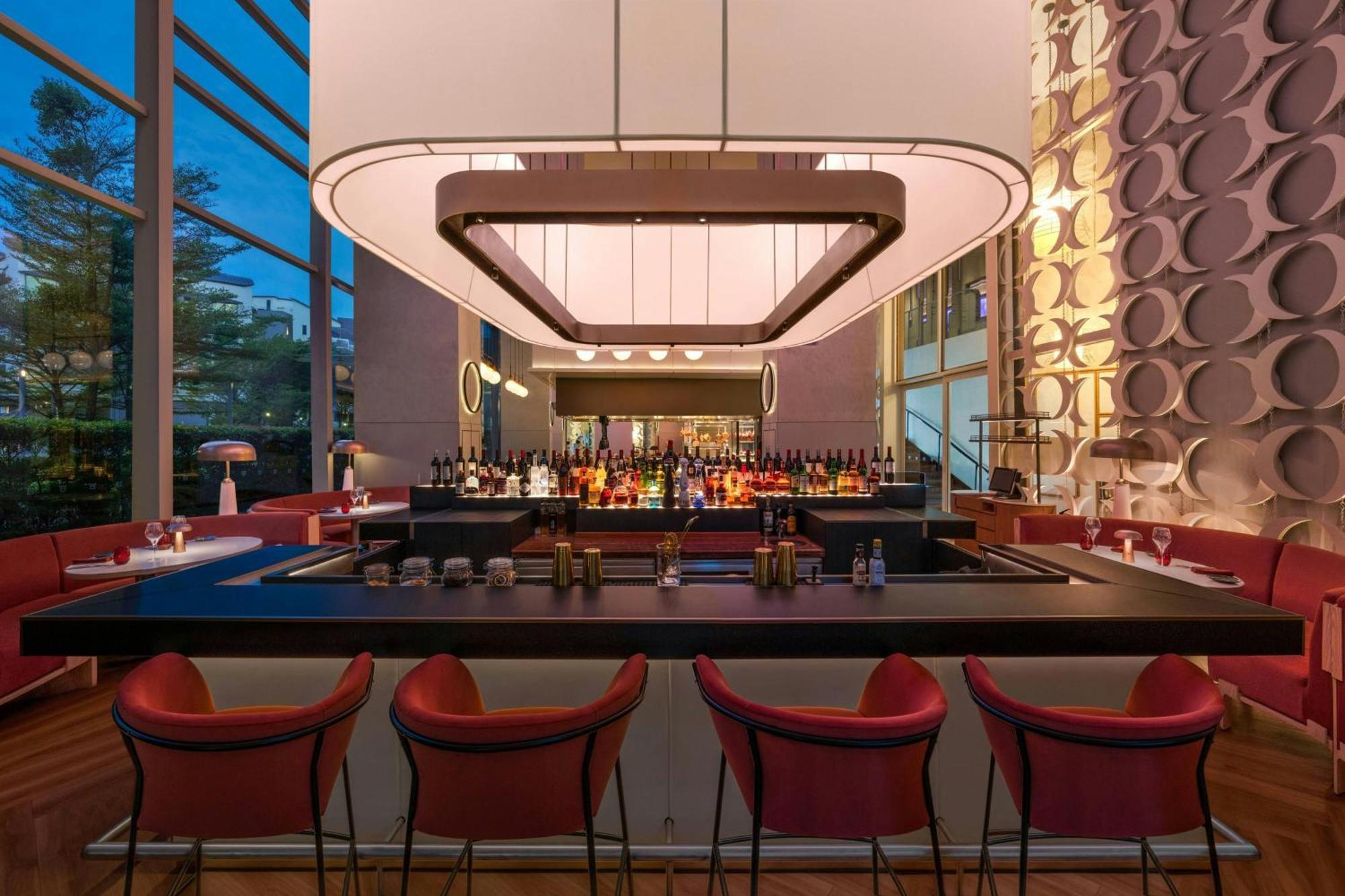 W Singapore - Sentosa Cove Kültér fotó The bar at the hotel